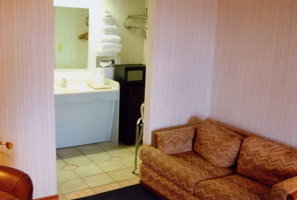 Hillcrest Inn & Suites Ozona Room photo