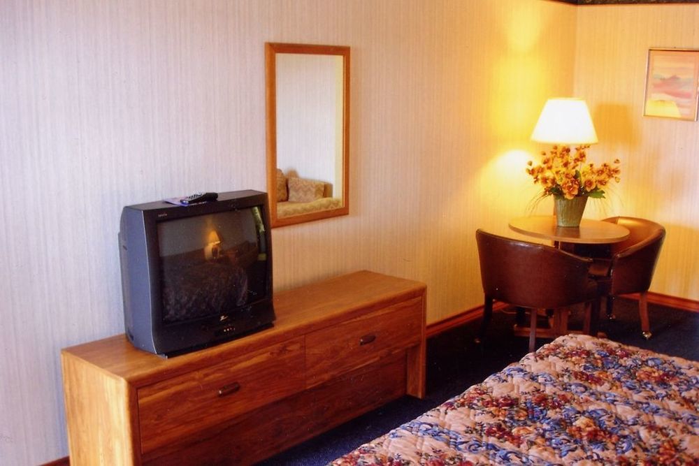 Hillcrest Inn & Suites Ozona Room photo