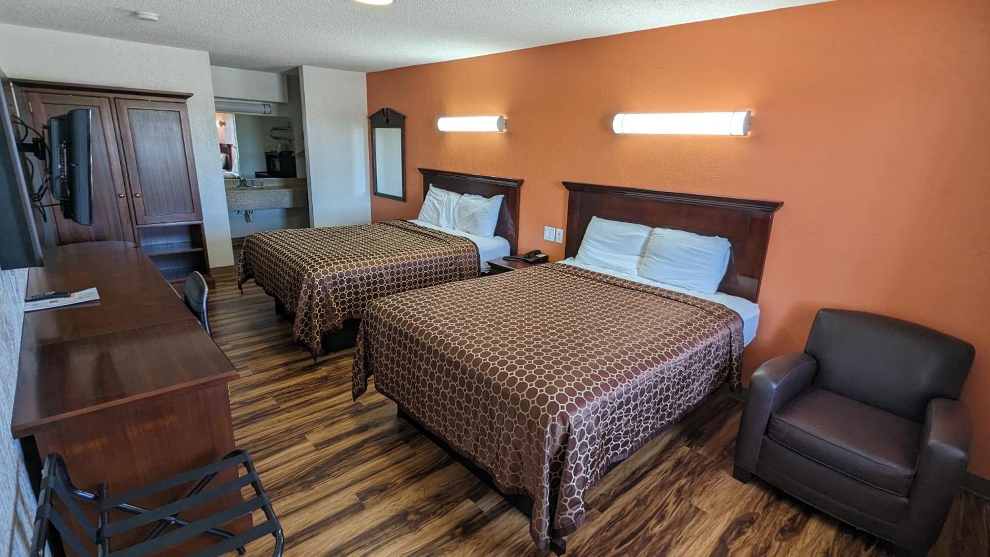 Hillcrest Inn & Suites Ozona Exterior photo